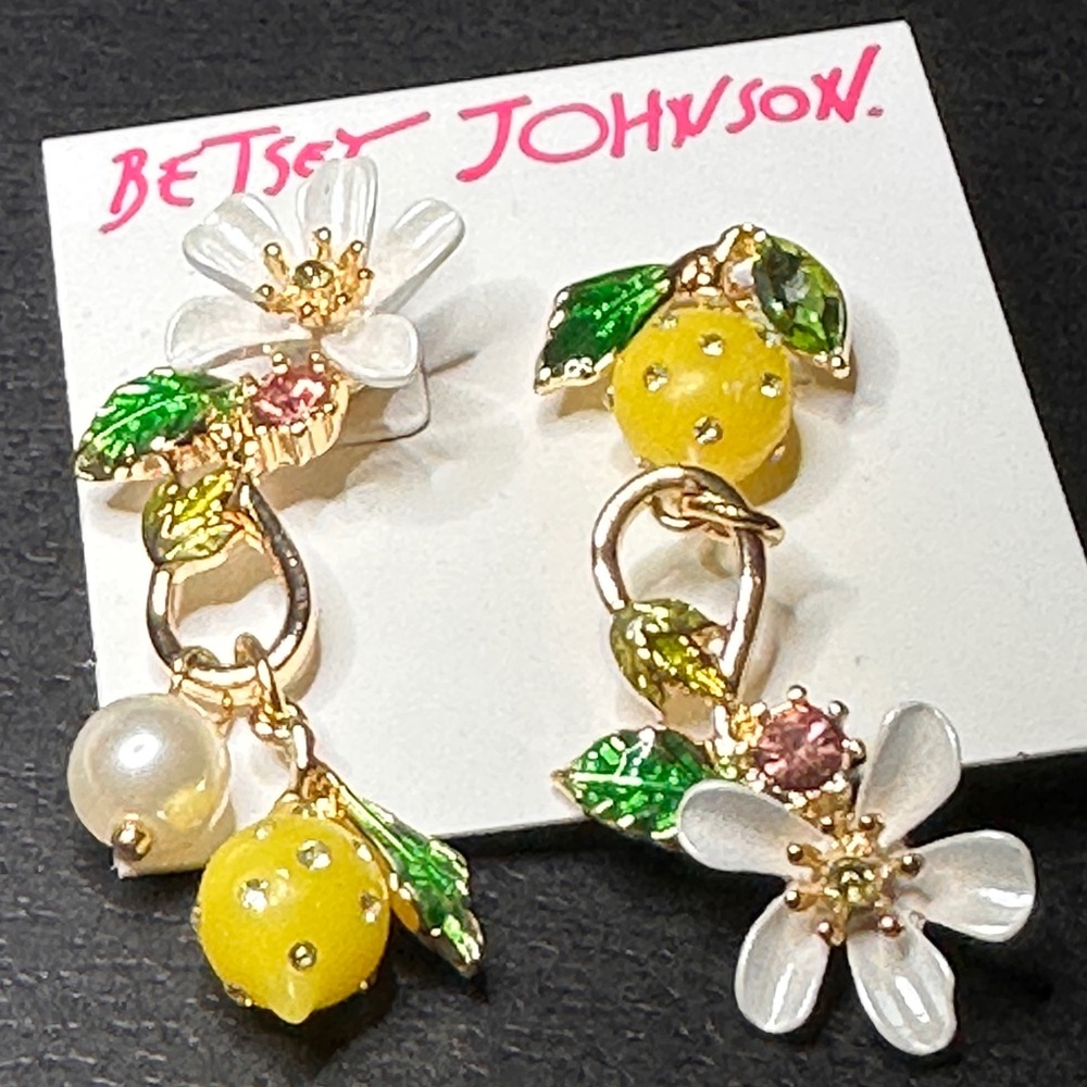 Women’s earrings betsy Johnson.. daisies and lemons pearl and pink stones ! NWT